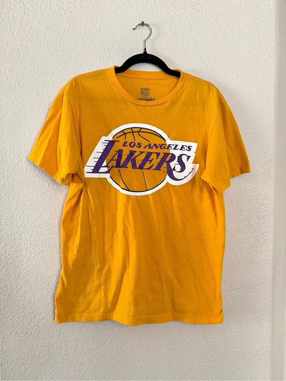 NBA Lakers Graphic Short Sleeve Tee in Yellow Mens Size L